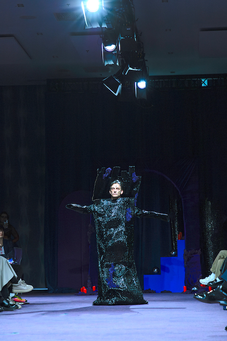 Alexander Simon auf dem Catwalk